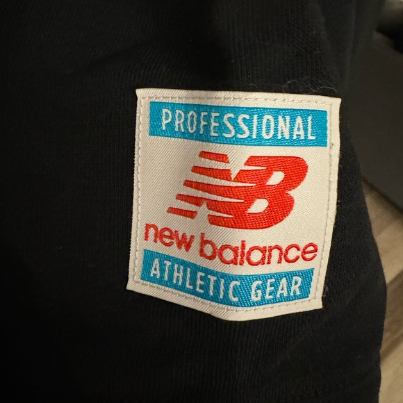 New balance field day crew fleece dress size-Medium
Never worn but tags removed - Picture 4 of 7